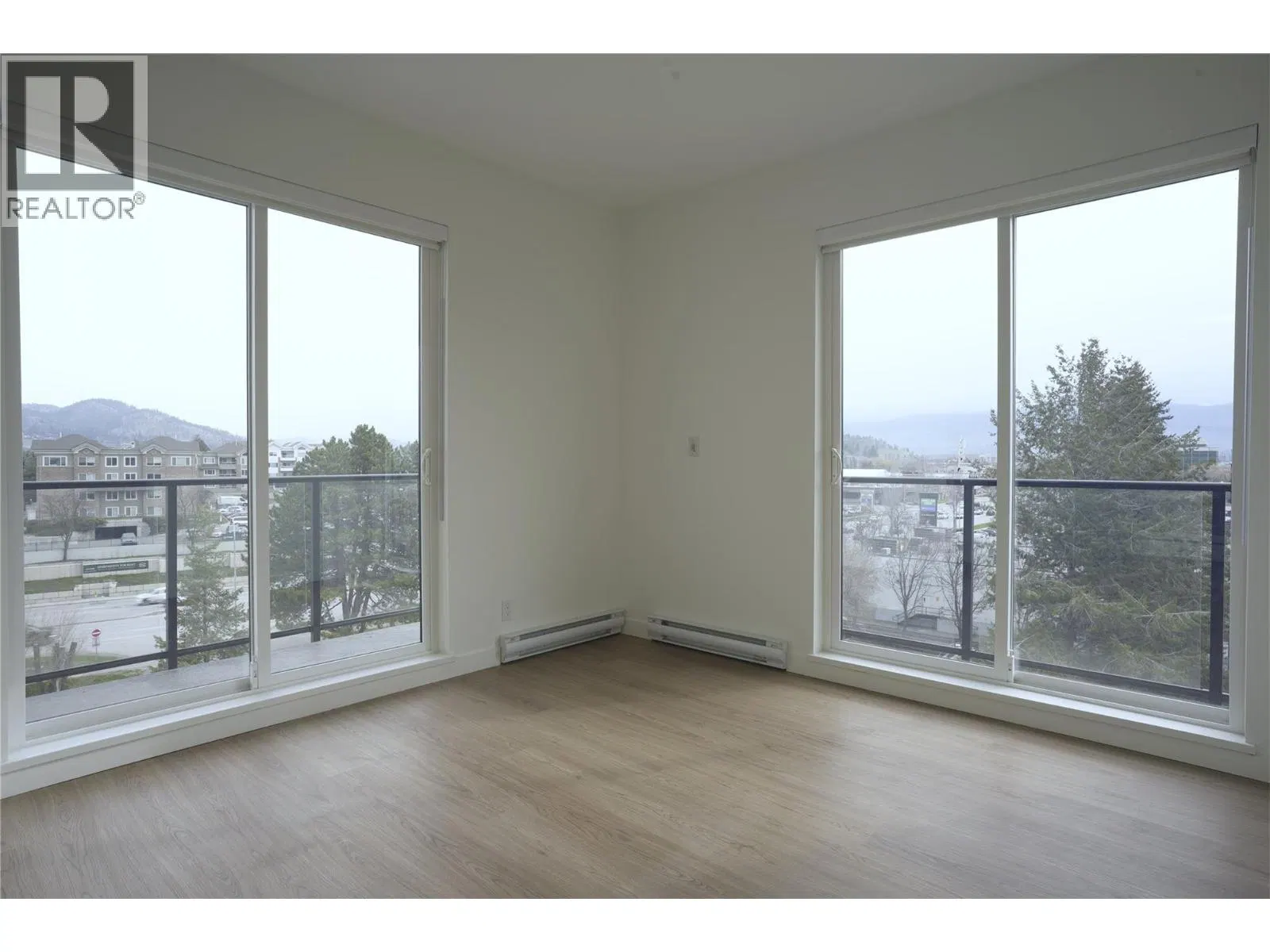 Photo 2 of 19 at #418 – 1380 Pridham Avenue