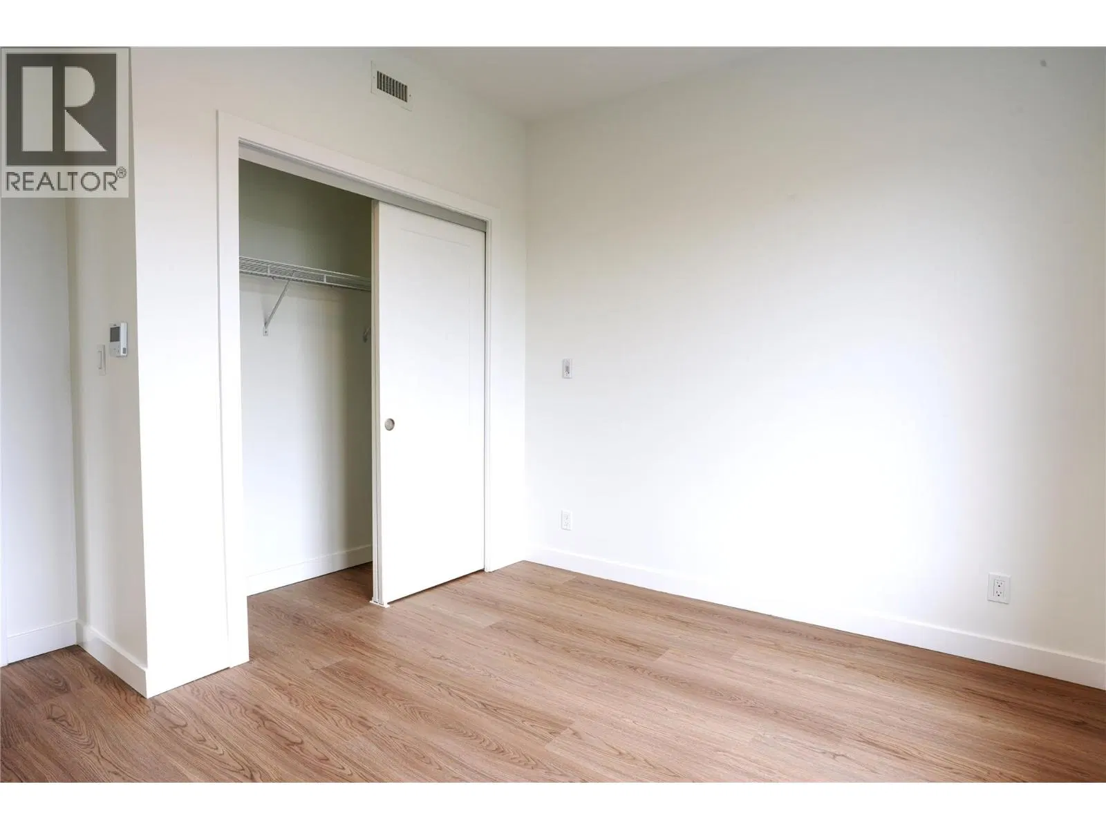 Photo 5 of 19 at #418 – 1380 Pridham Avenue