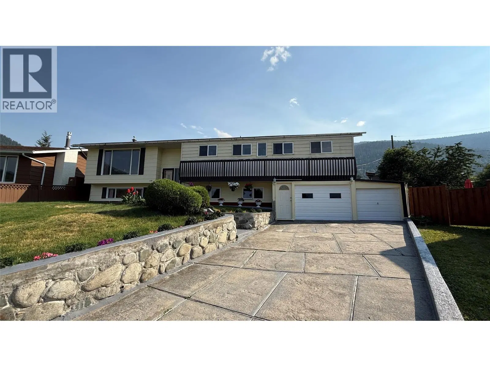 Photo 1 of 42 at 1705 Slocan Crescent
