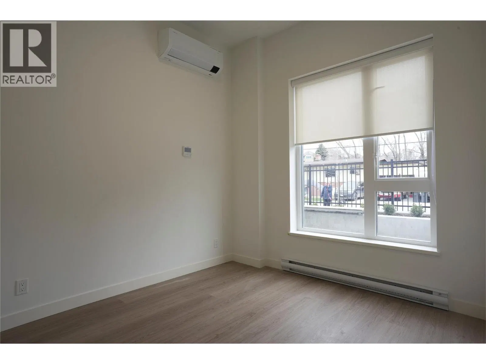Photo 5 of 21 at 1361 Belaire Avenue