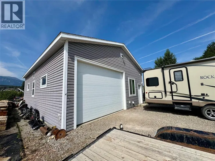 Photo 5 of 32 at 910 5th Ave Avenue