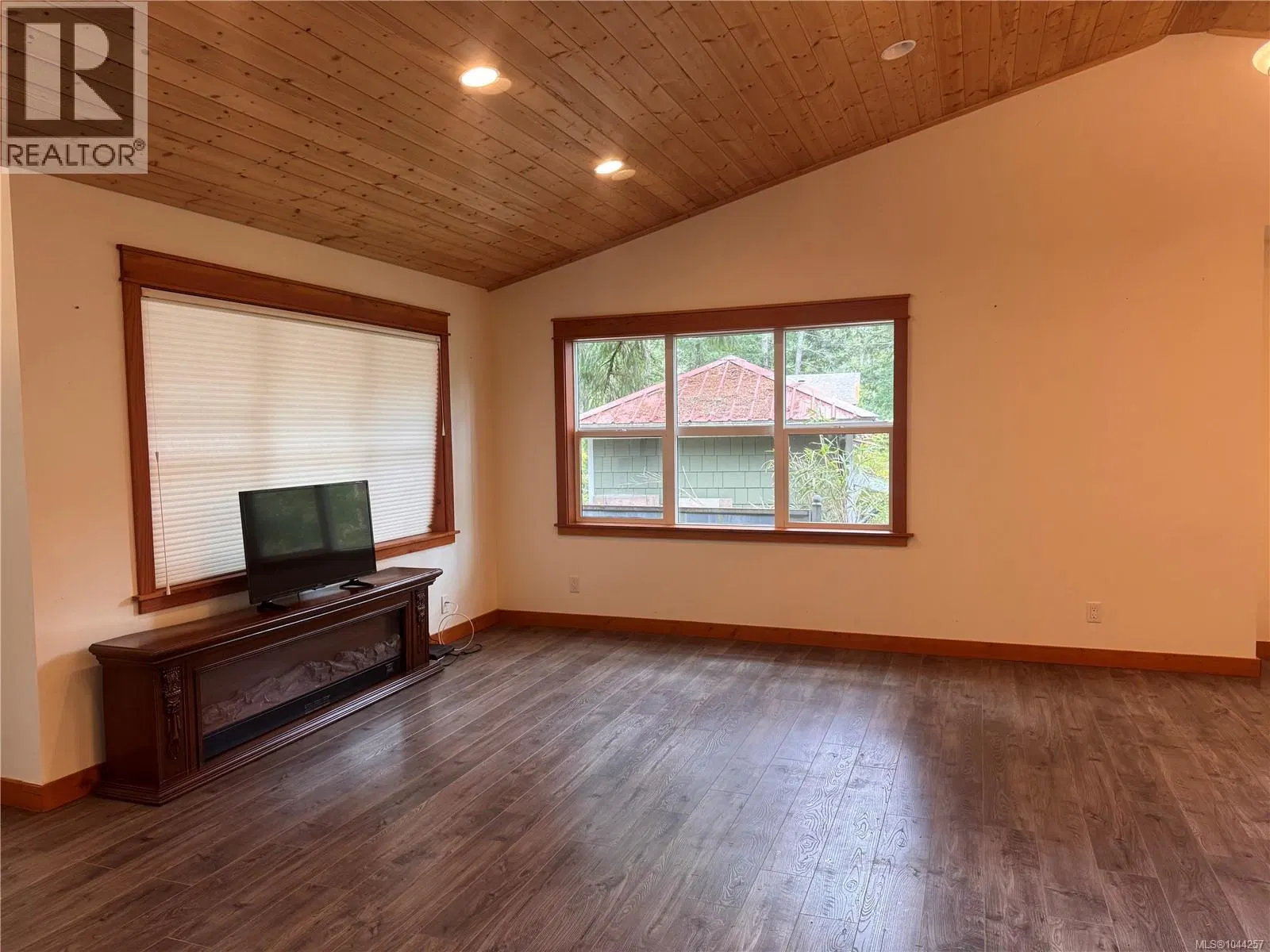 Photo 3 of 24 at 685 Rollo Road