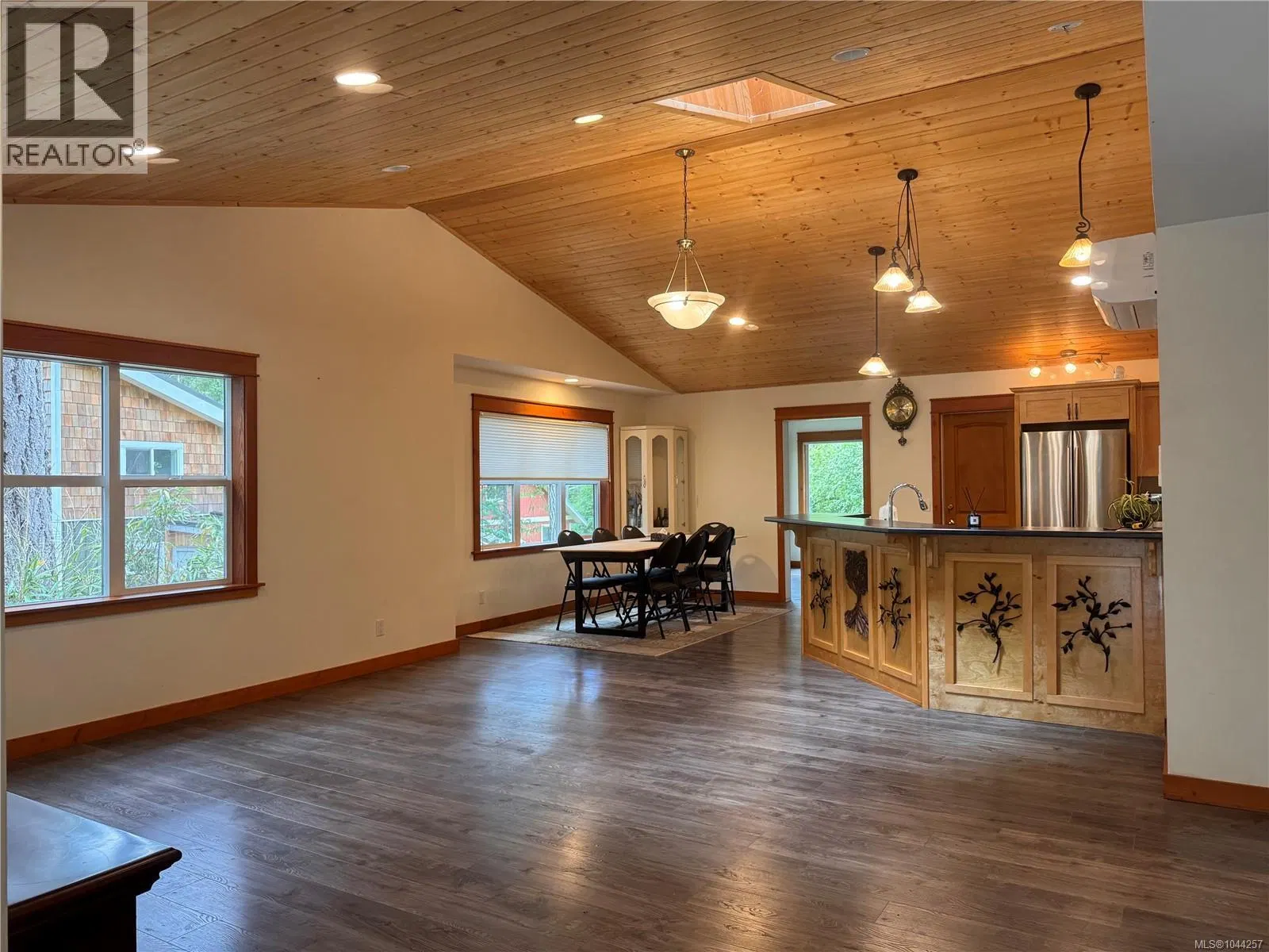 Photo 4 of 24 at 685 Rollo Road