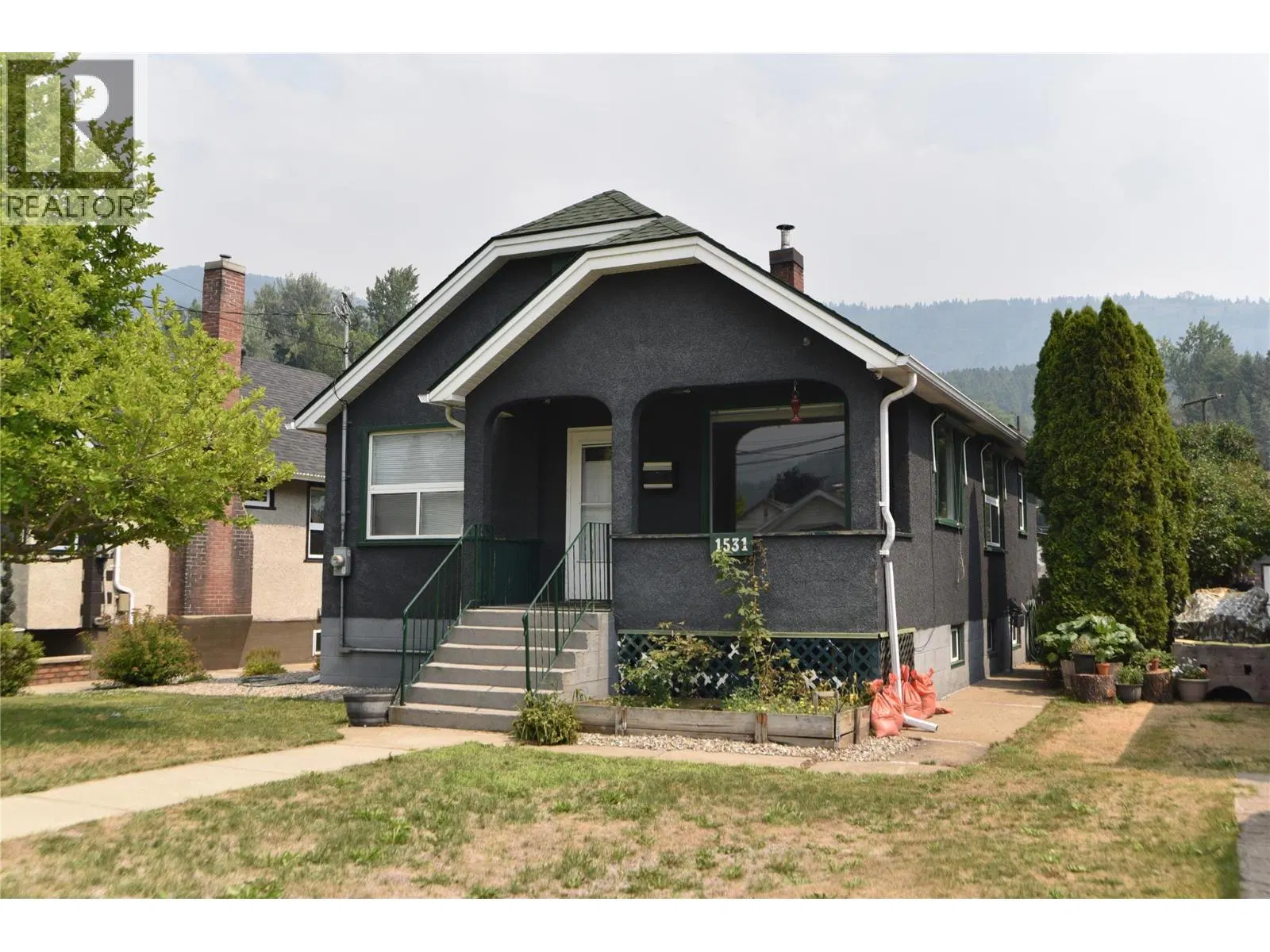 Photo 2 of 29 at 1531 Fourth Avenue