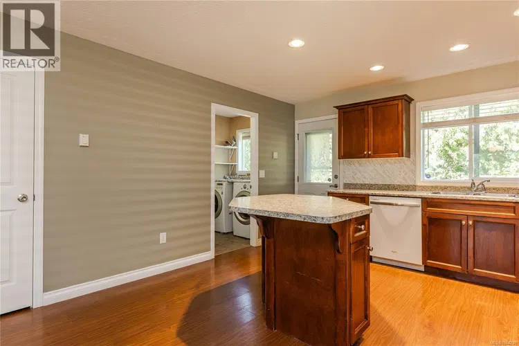 Photo 5 of 41 at 293 Applegreen Avenue