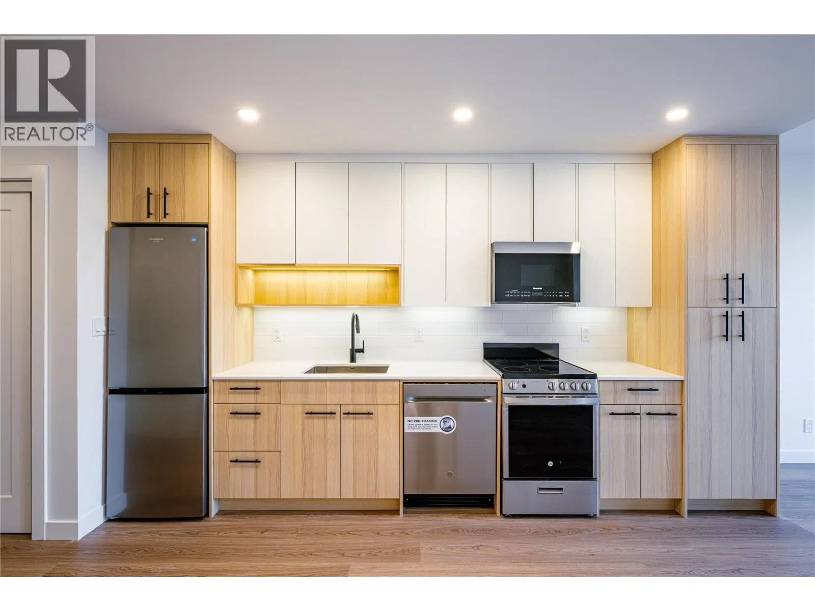 Photo 1 of 21 at #314 – 1380 Pridham Avenue