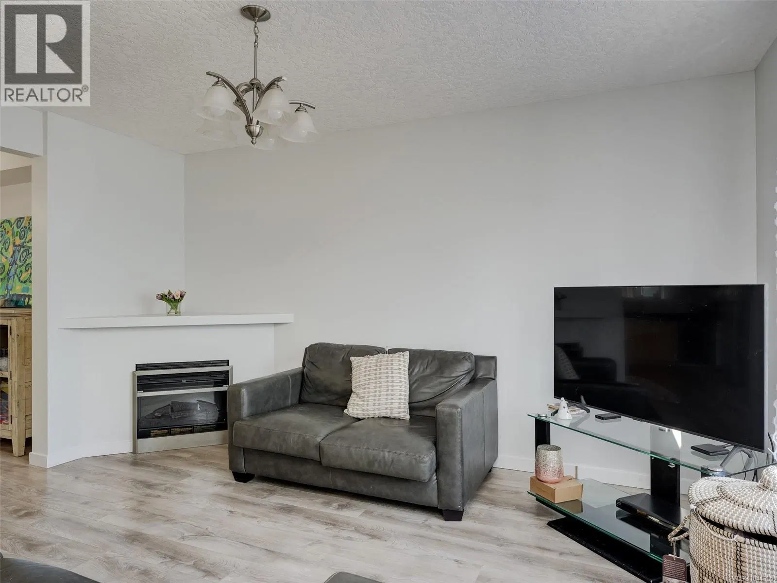 Photo 4 of 25 at #4 – 311 Burnside Road