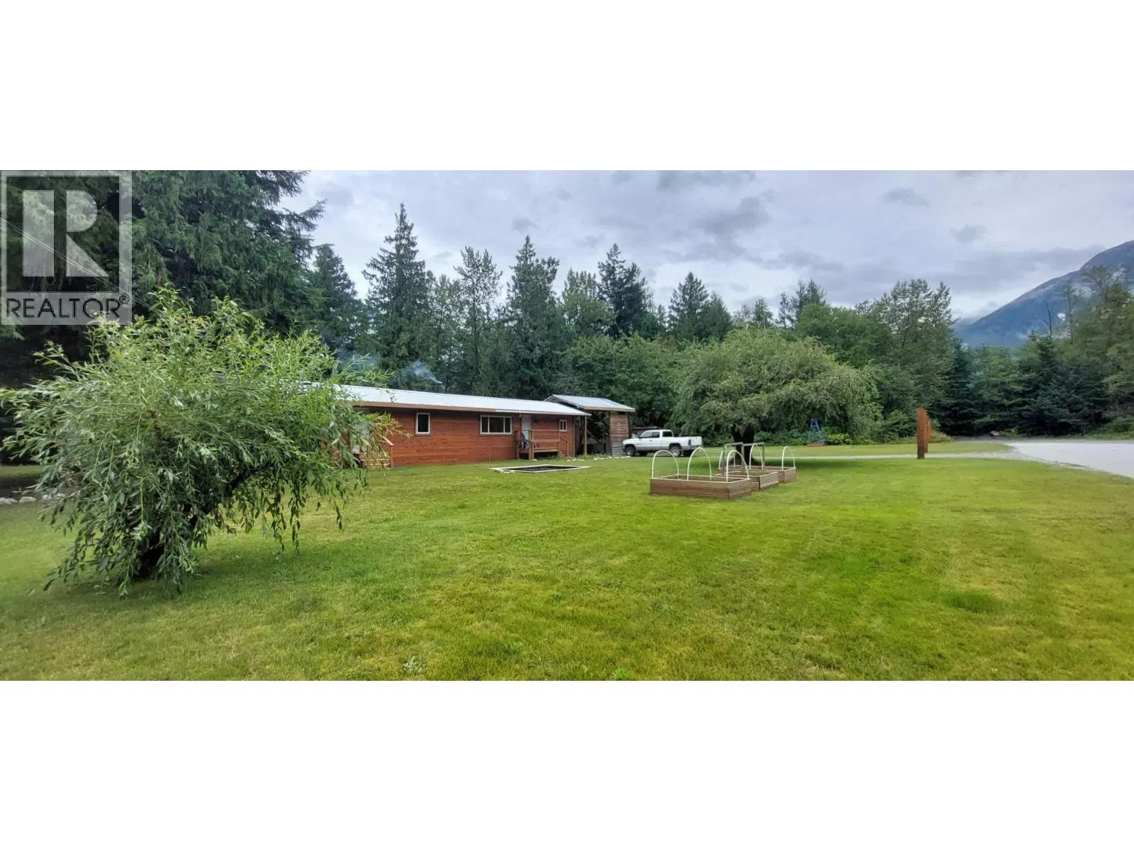 Photo 1 of 22 at 520 TONQUIN Road