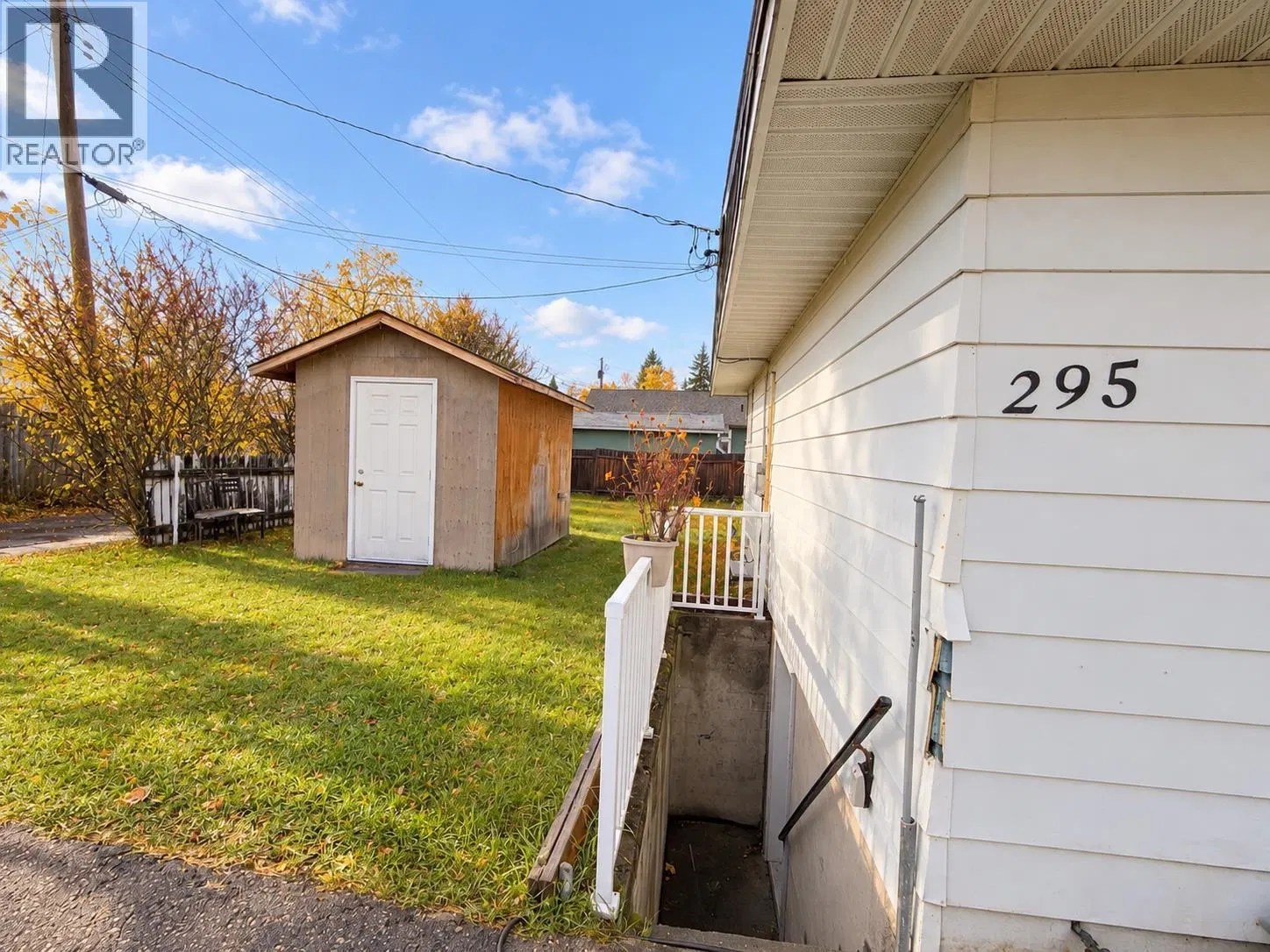 Photo 3 of 21 at 295 MOFFAT Street