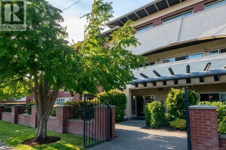 #202 – 2380 Brethour Avenue