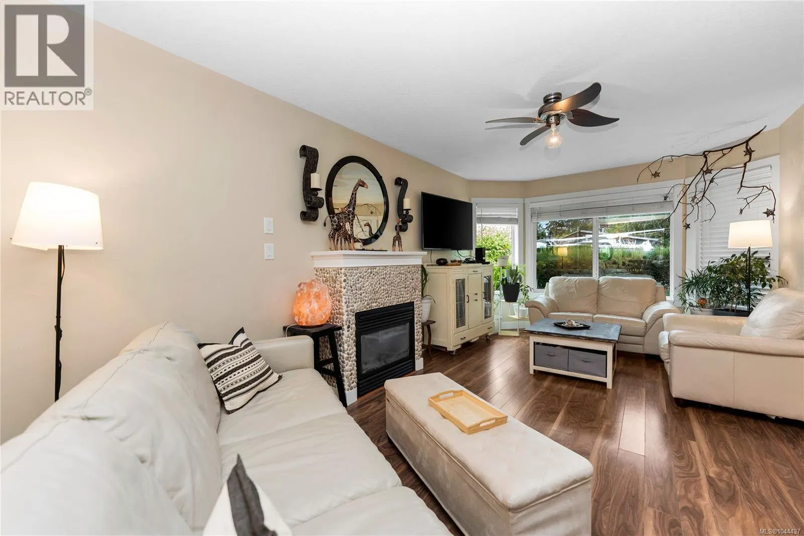 Photo 5 of 33 at 7978 Northview Drive