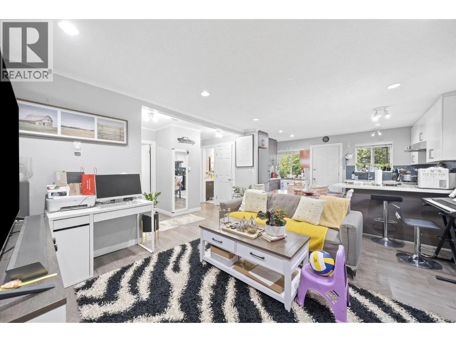 Photo 3 of 40 at 189 East 64TH Avenue