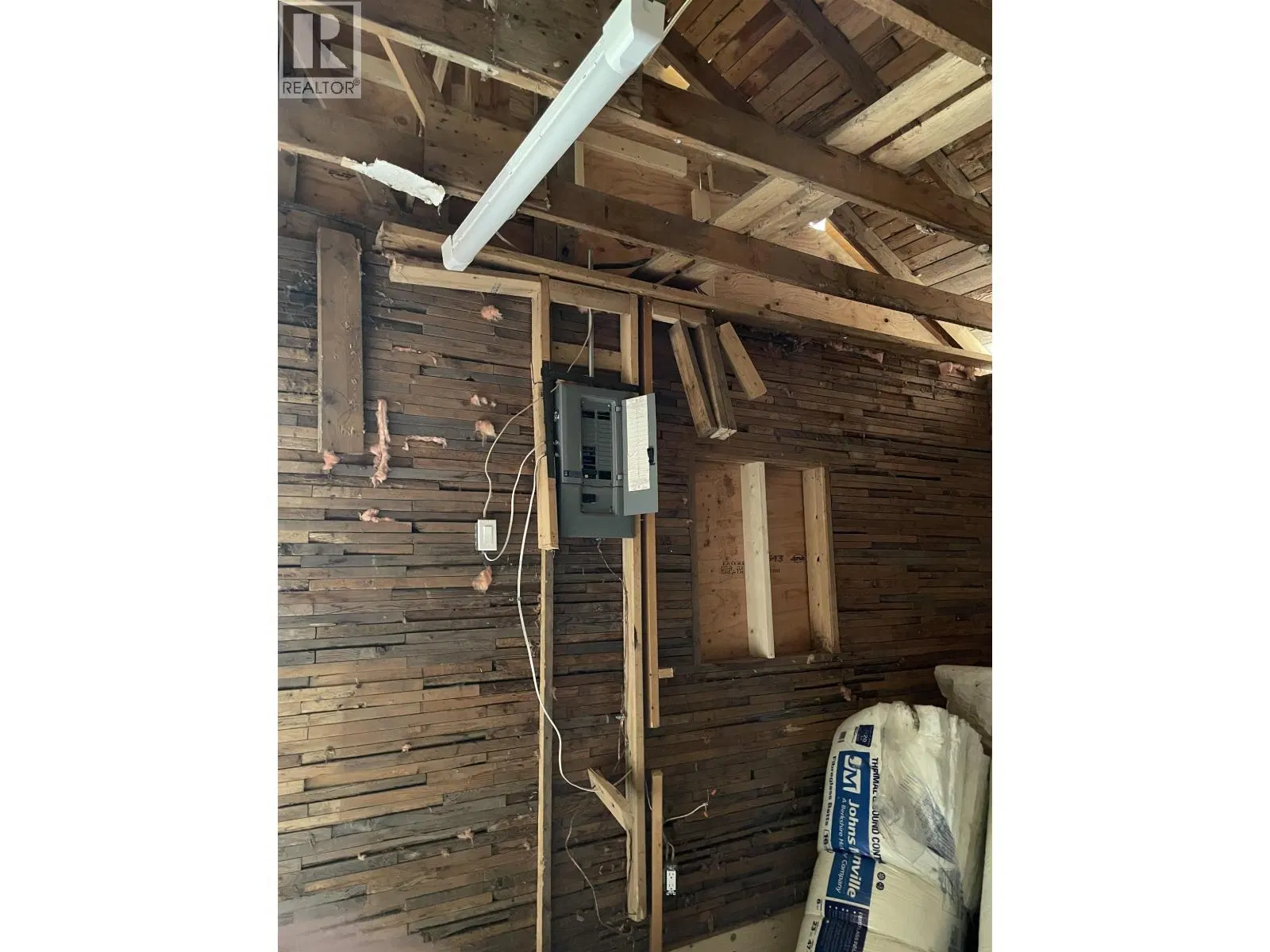 Photo 5 of 8 at 3957 SIMPSON Crescent