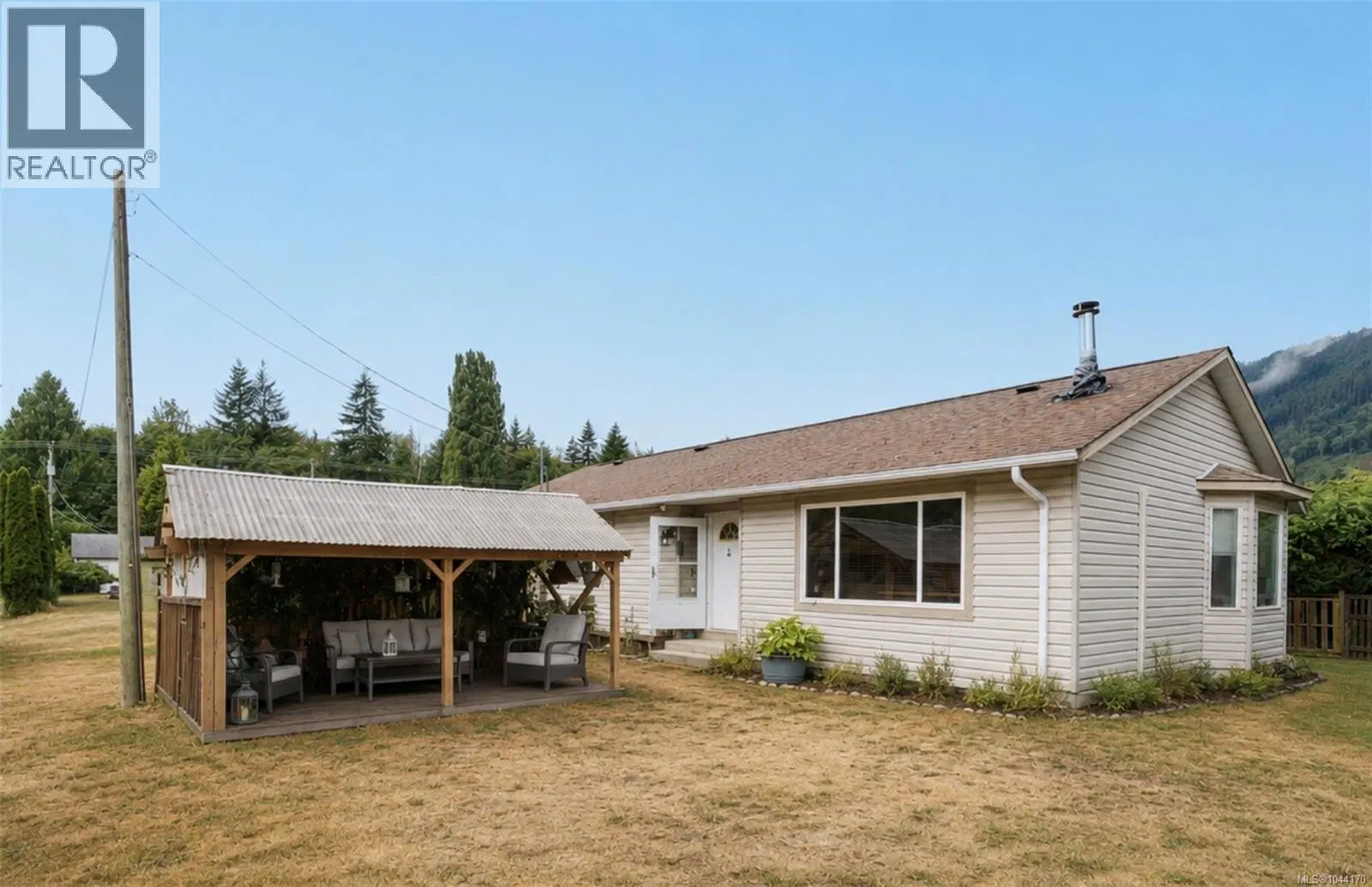 Photo 1 of 28 at 135 Macdonald Road