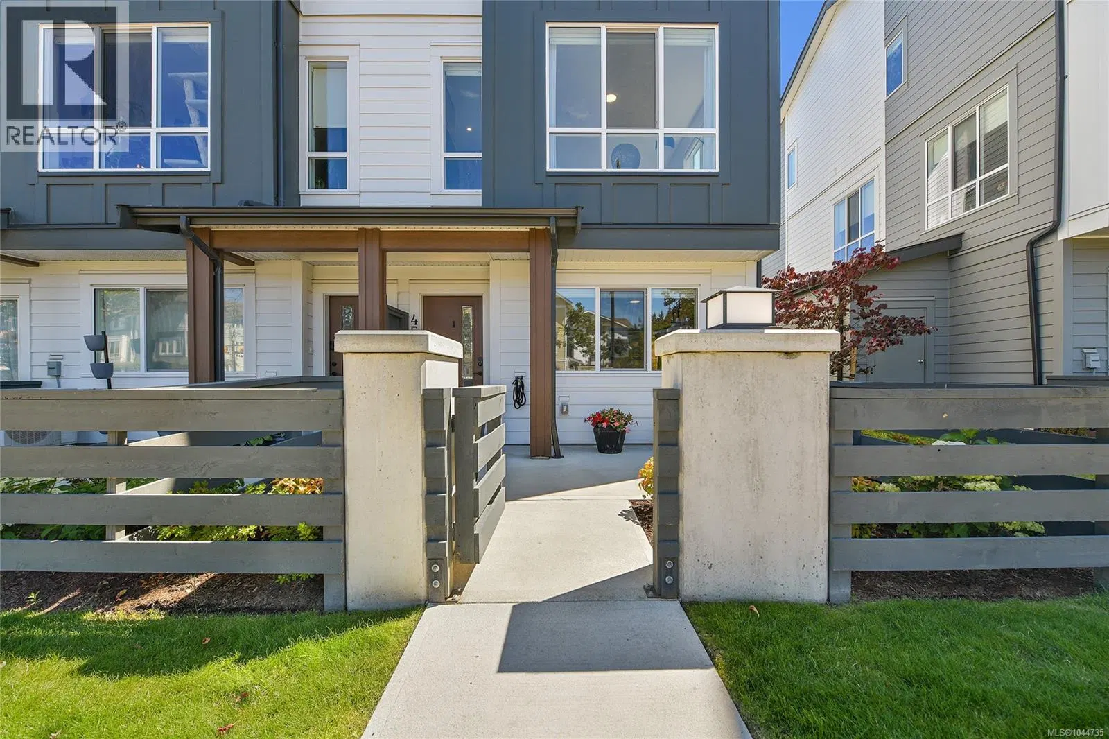 Photo 2 of 77 at #45 – 368 Tradewinds Avenue