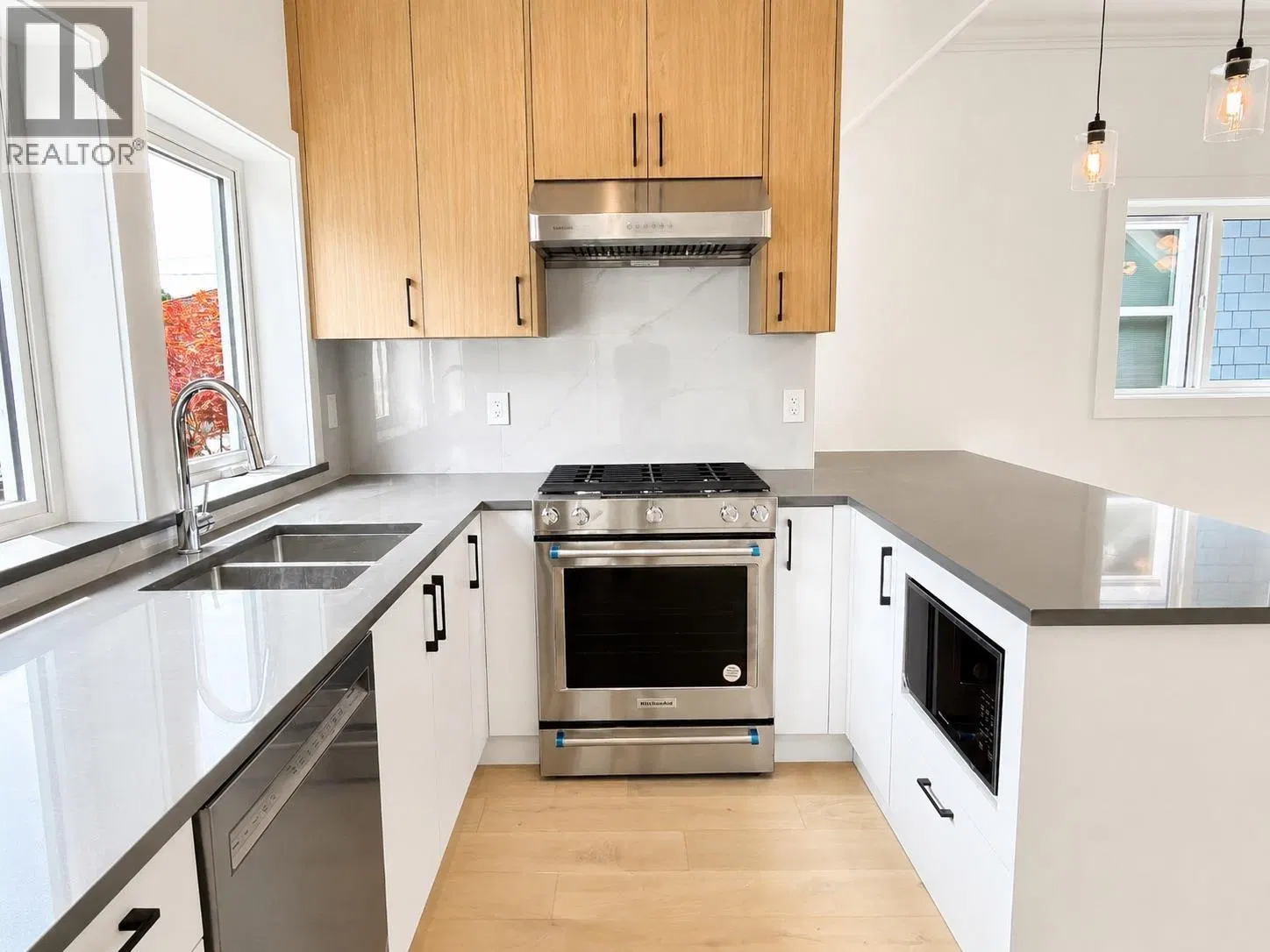 Photo 5 of 28 at 1421 East 27TH Avenue