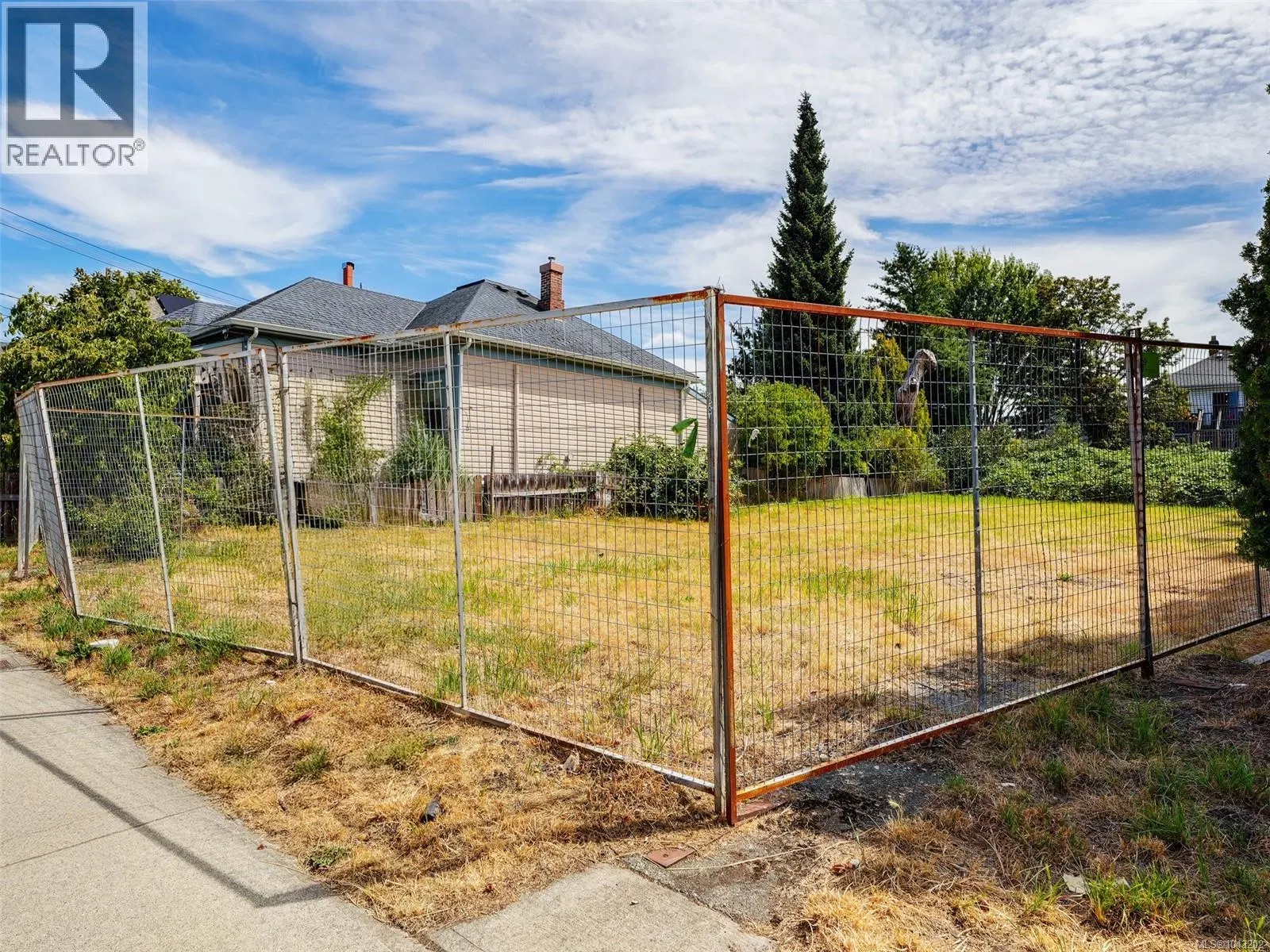 Photo 4 of 8 at 1115 Caledonia Avenue