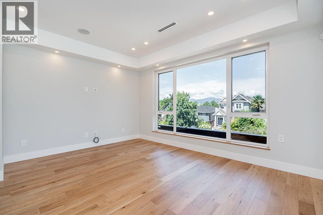 Photo 4 of 22 at #3 – 676 East 22ND Avenue