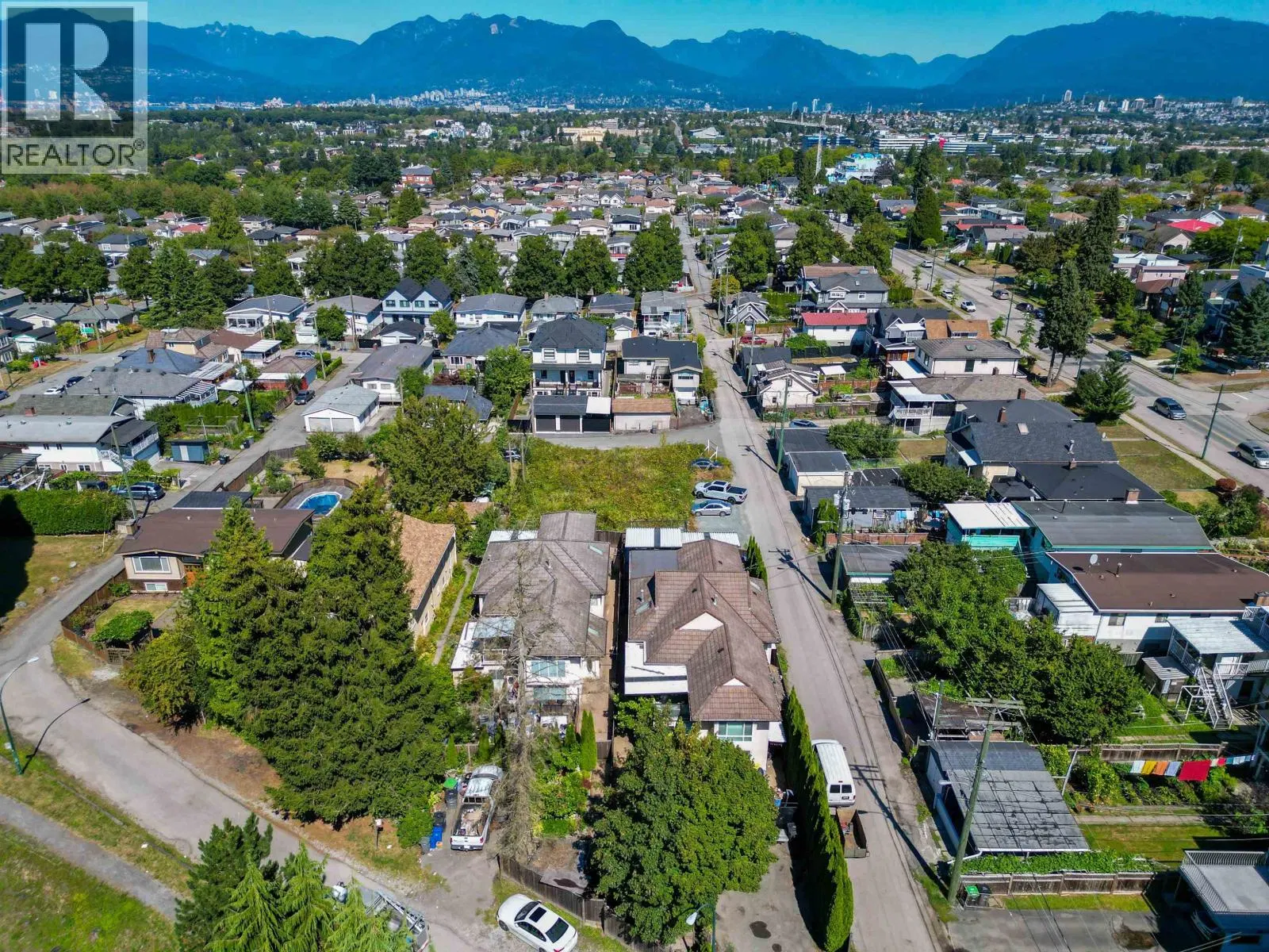 Photo 4 of 12 at 2669 VANNESS Avenue