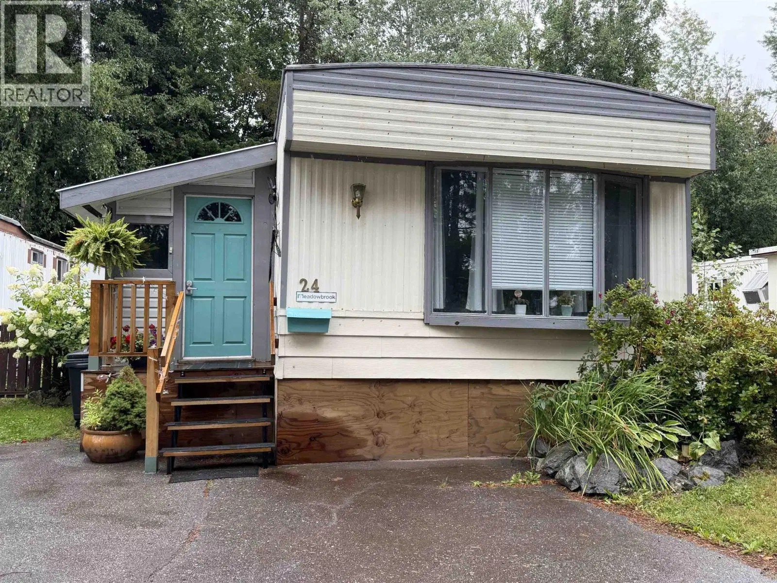 #24 – 4625 GRAHAM Avenue