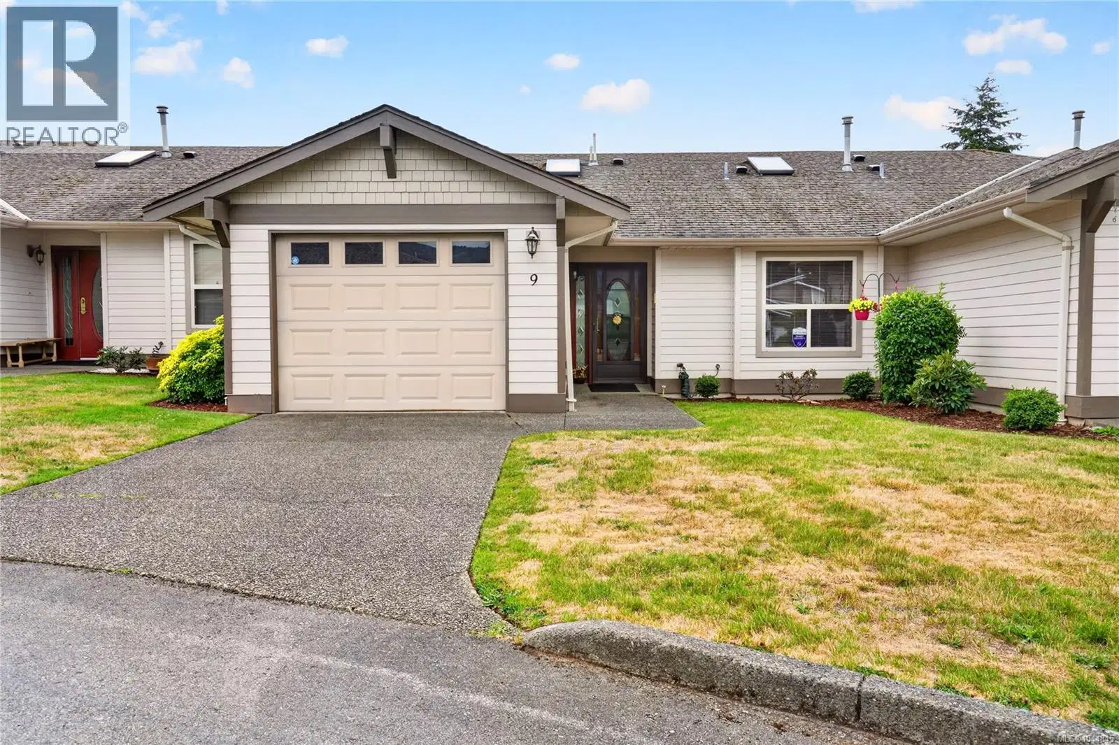 #9 – 5608 Strathcona Street