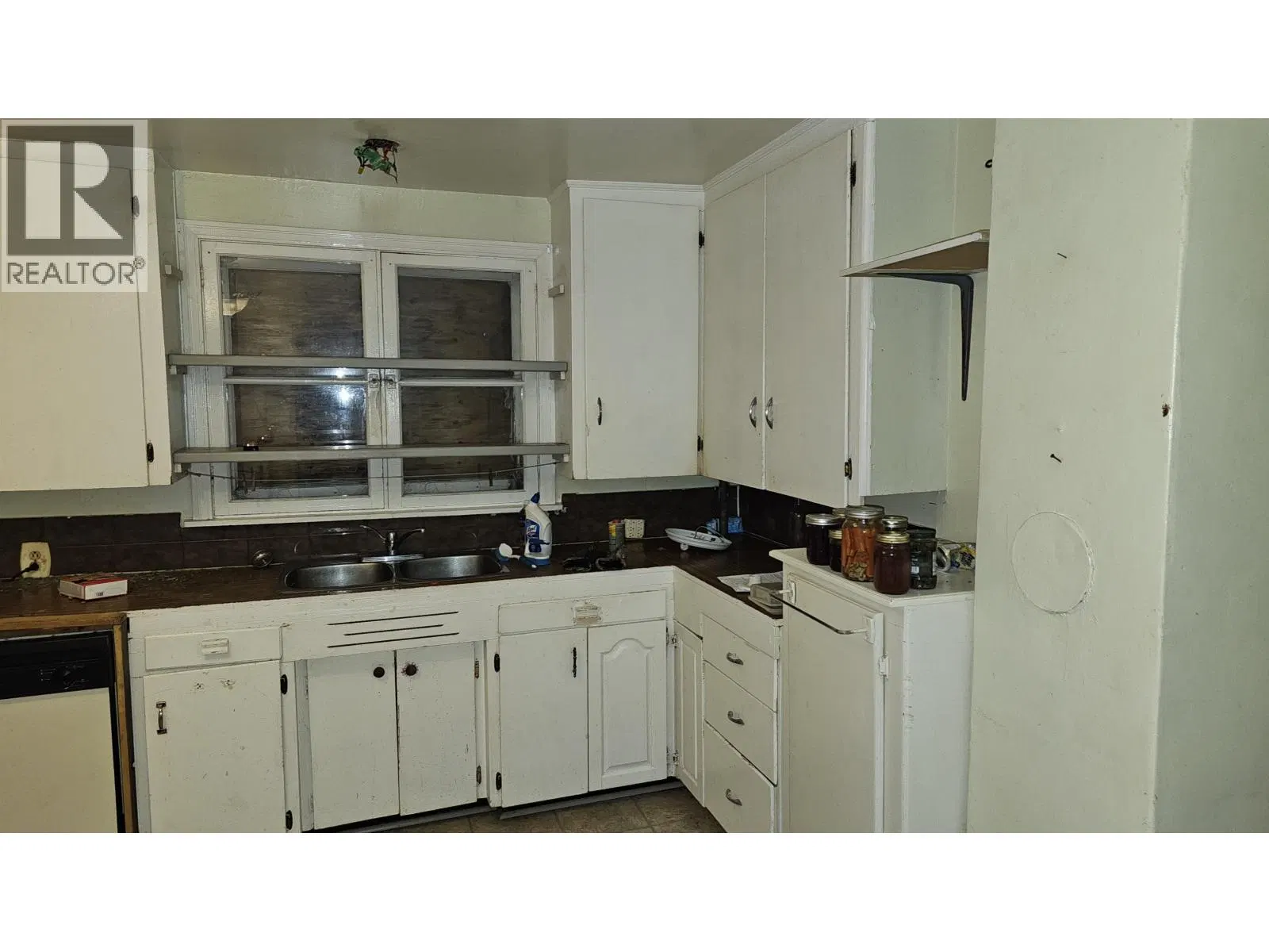 Photo 5 of 5 at 1957 ROSS Crescent