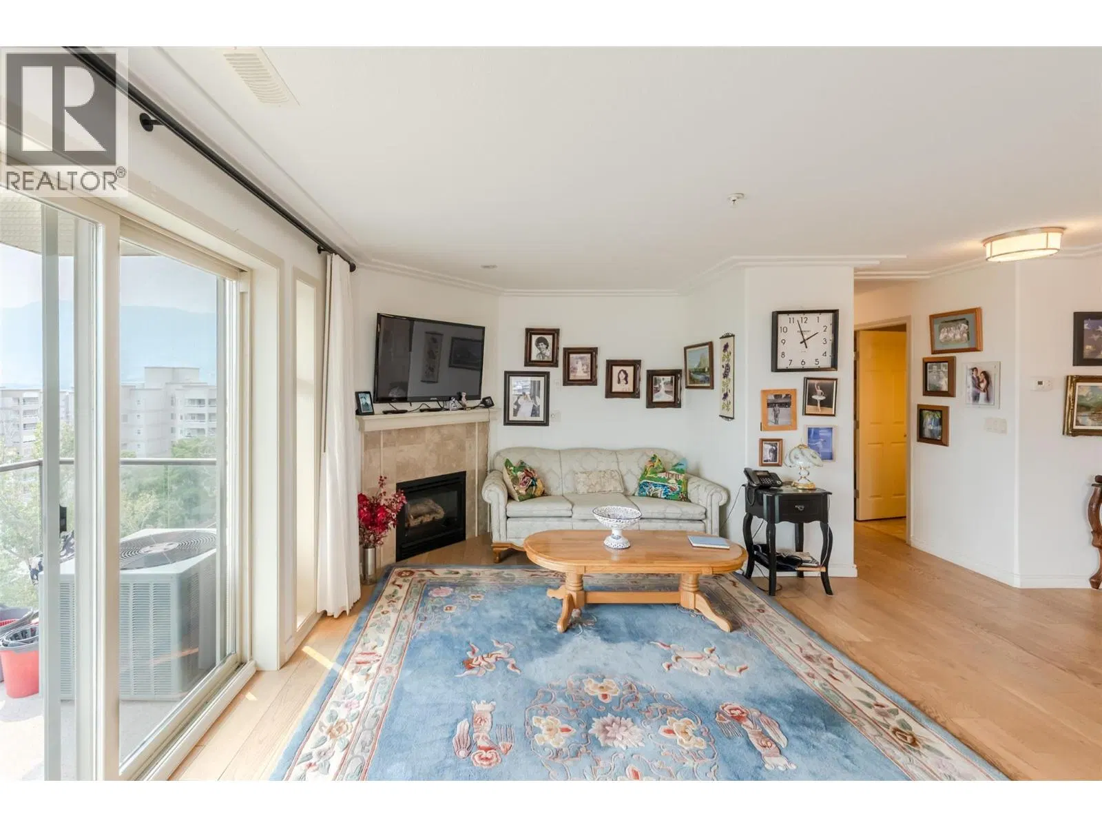 Photo 3 of 33 at #901 – 2125 Atkinson Street