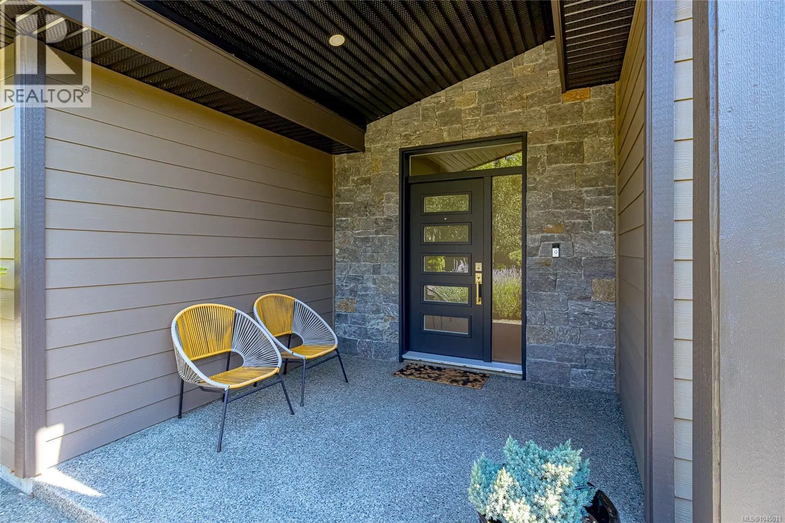Photo 3 of 52 at 3845 Glen Oaks Drive
