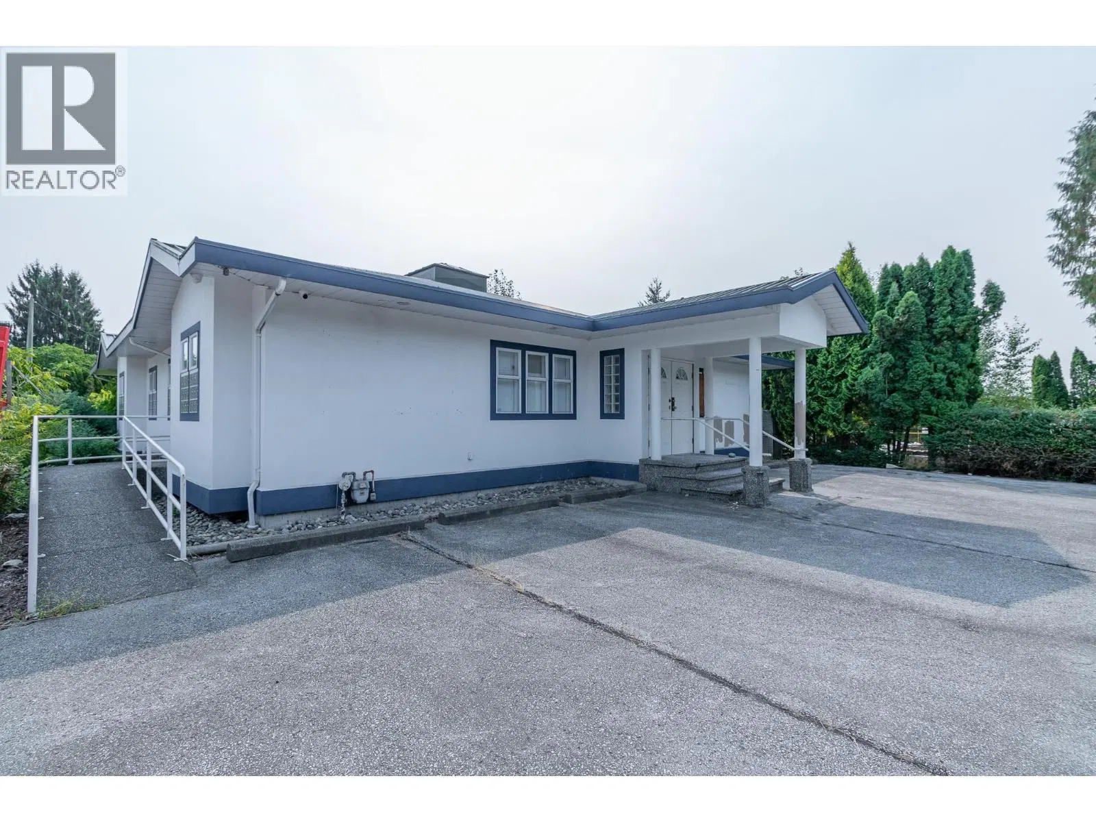 Photo 3 of 10 at 11664 223 Street