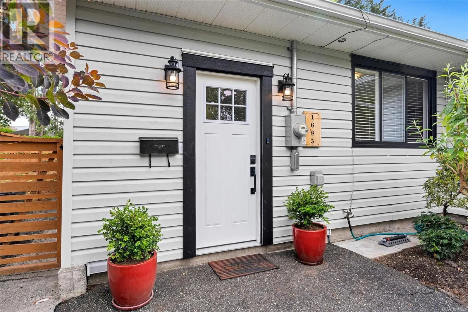 Photo 2 of 43 at 1685 Midgard Avenue