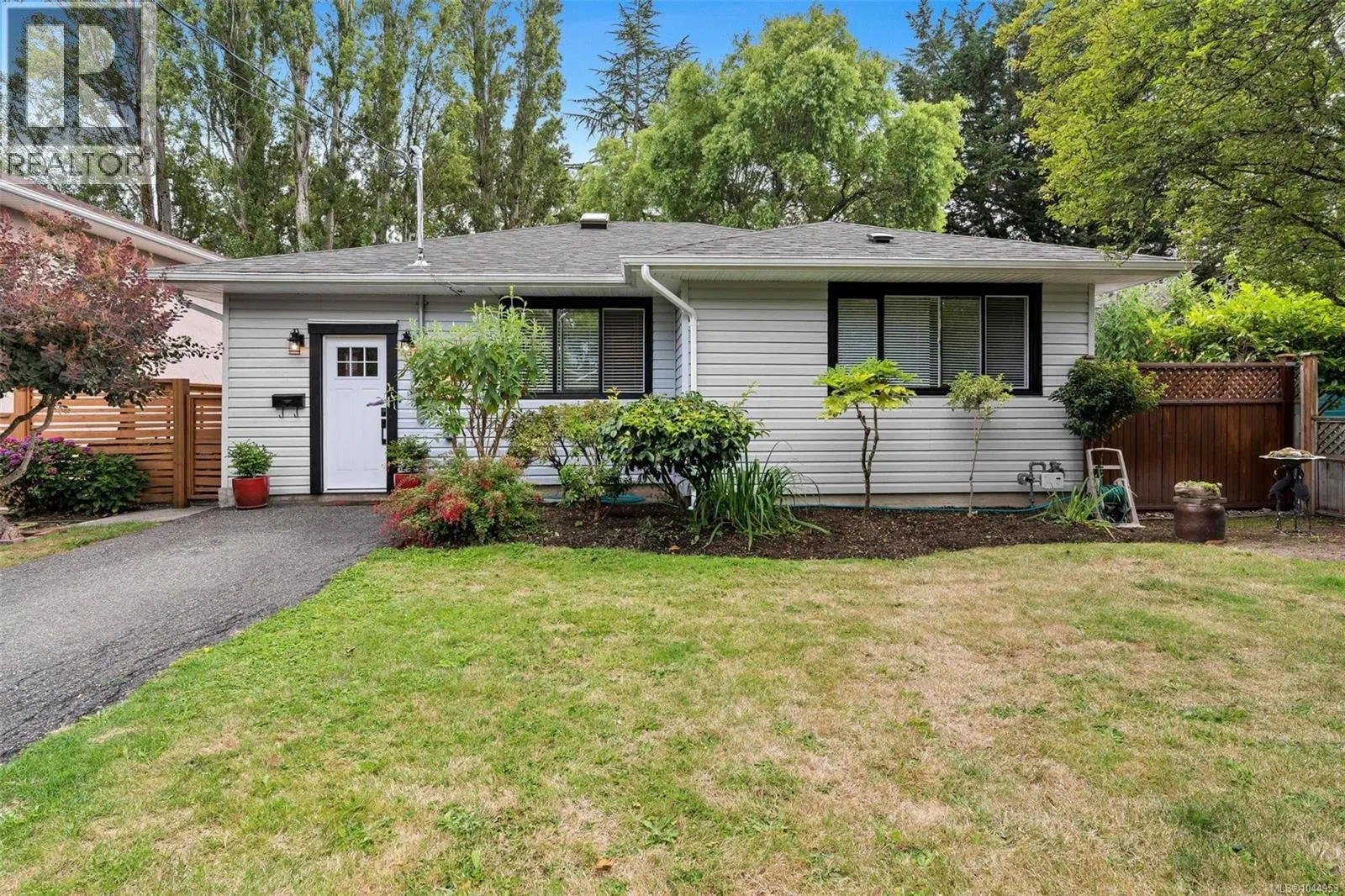 Photo 3 of 43 at 1685 Midgard Avenue