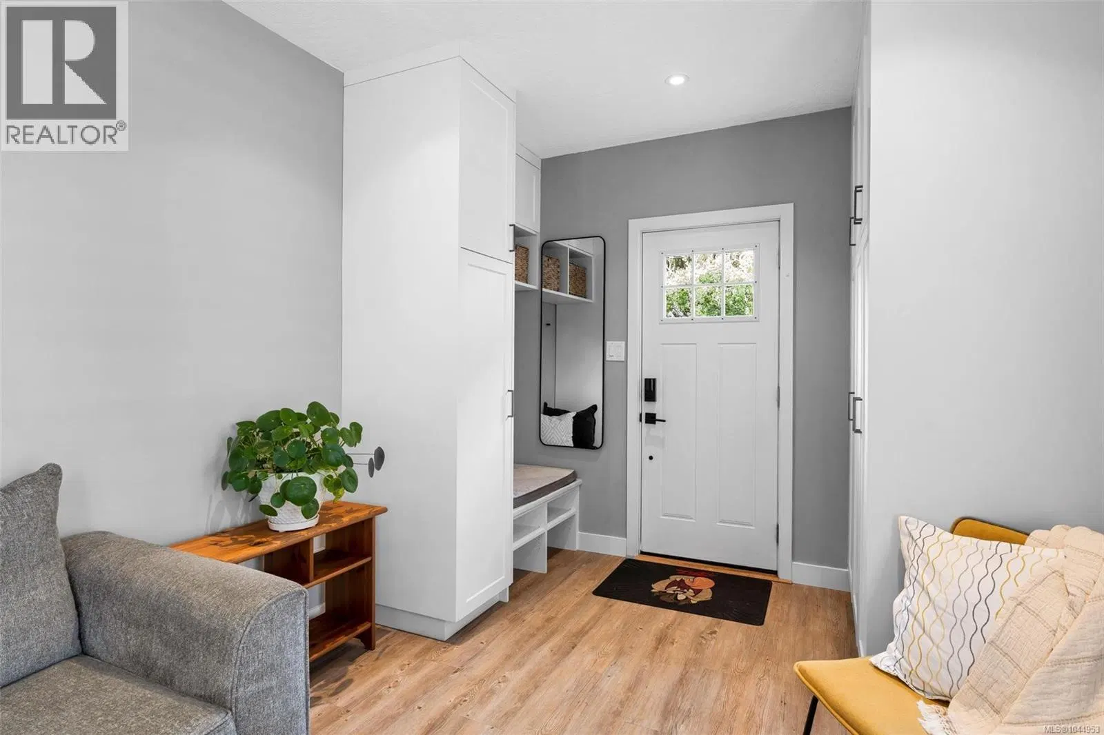 Photo 4 of 43 at 1685 Midgard Avenue