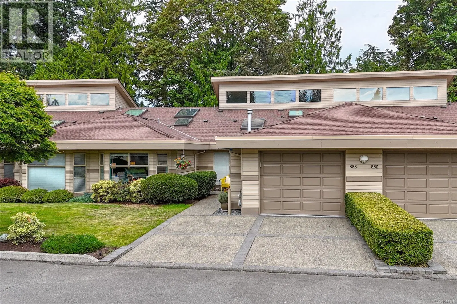 Photo 2 of 41 at 888 Lakes Boulevard