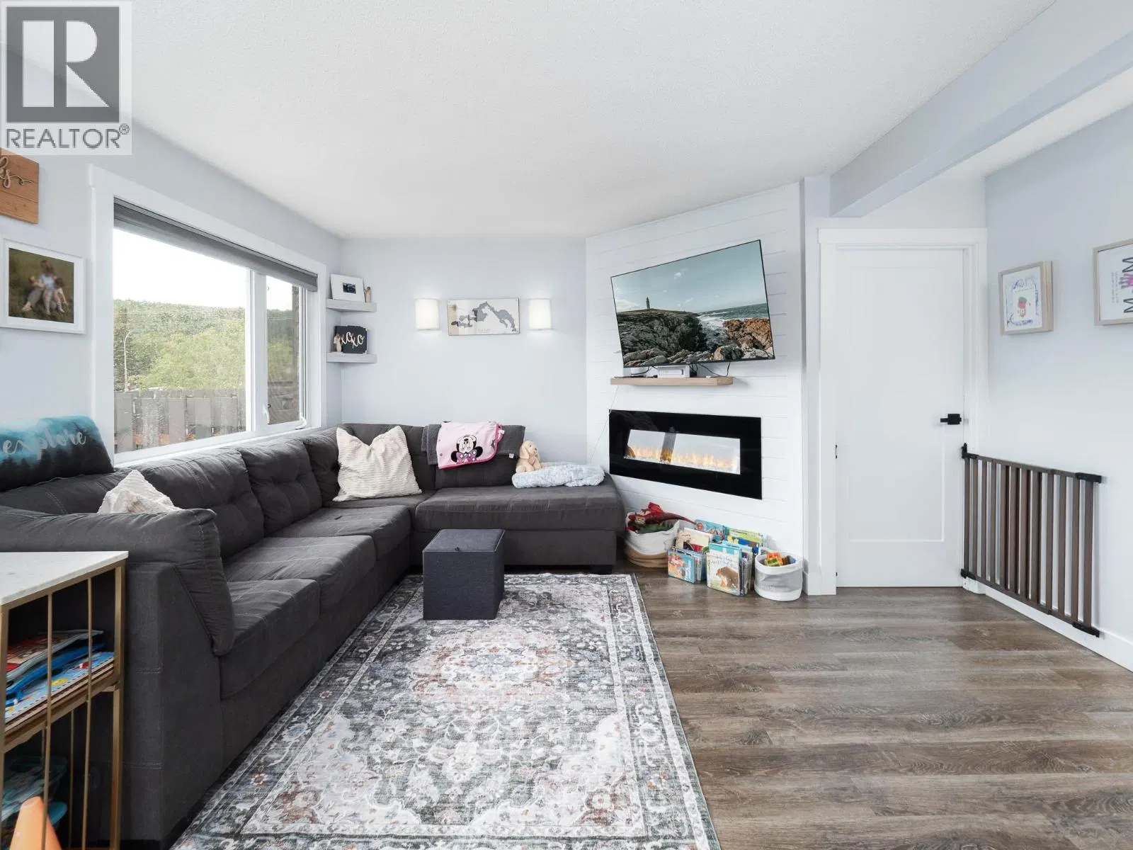 Photo 3 of 16 at #309 – 2550 OSPIKA Boulevard