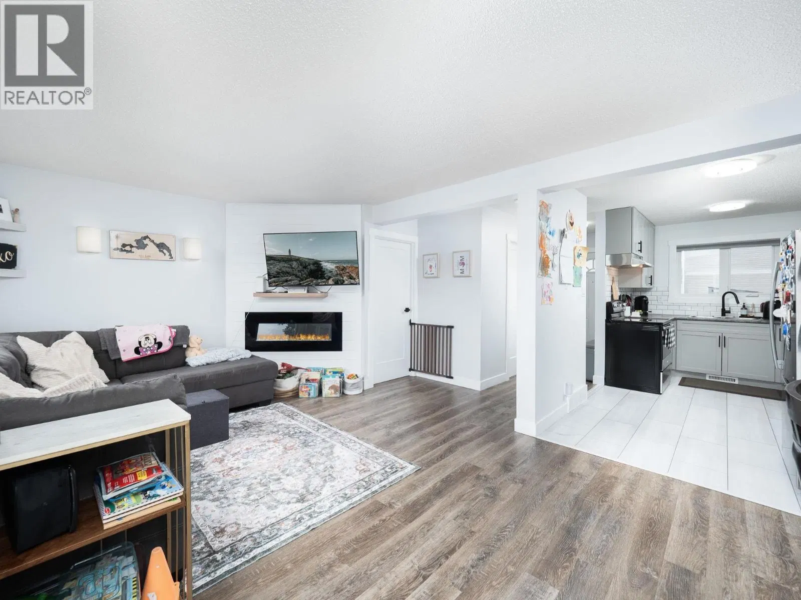 Photo 4 of 16 at #309 – 2550 OSPIKA Boulevard