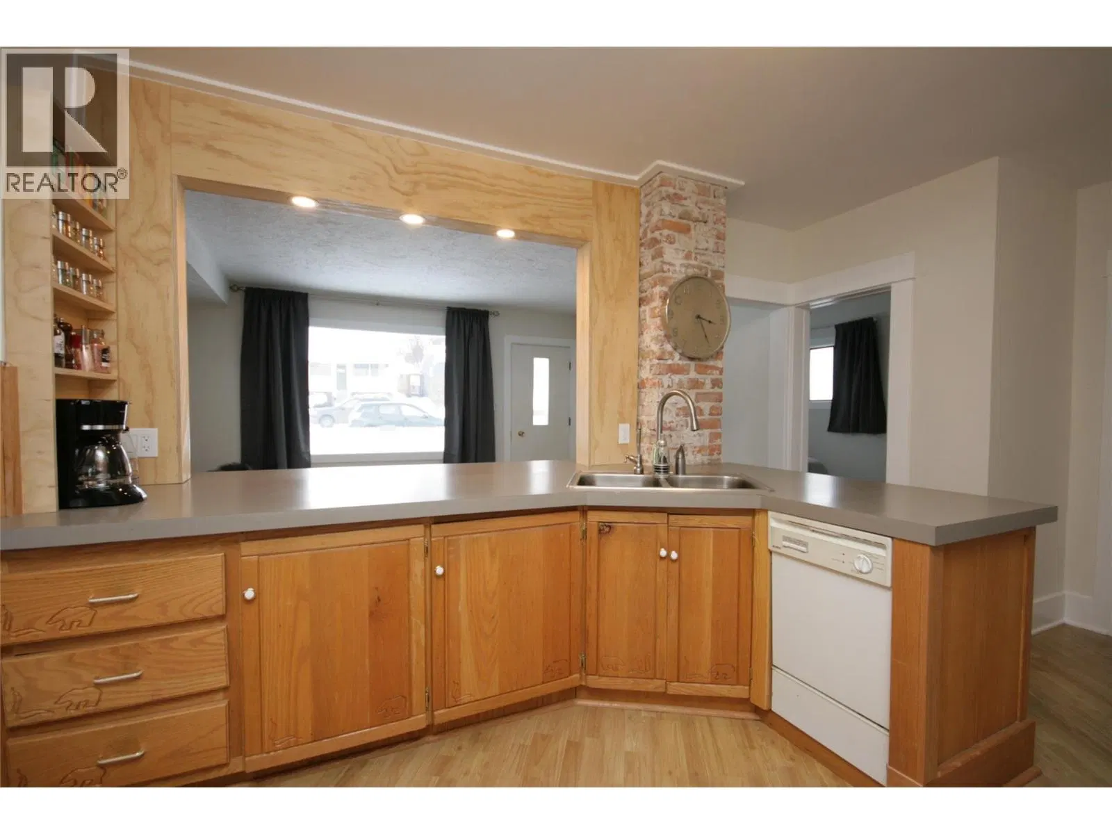 Photo 5 of 17 at 960 Nicola Street
