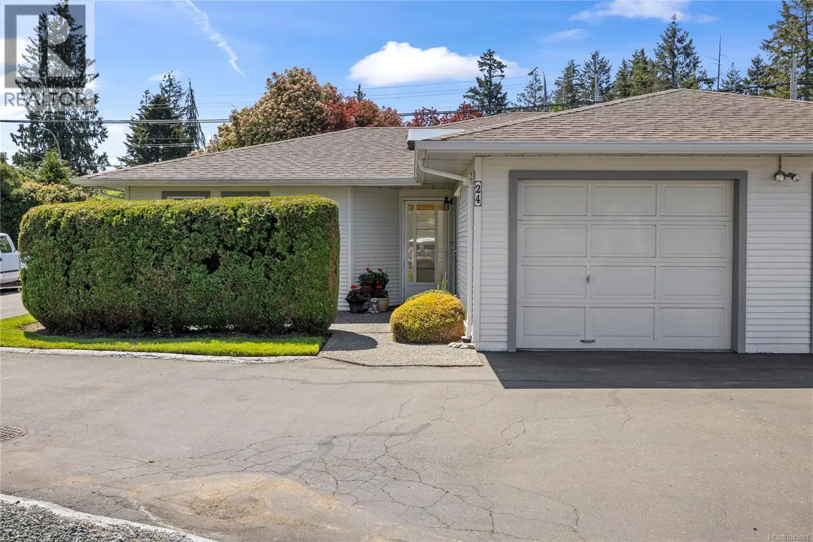 #24 – 450 Bay Avenue