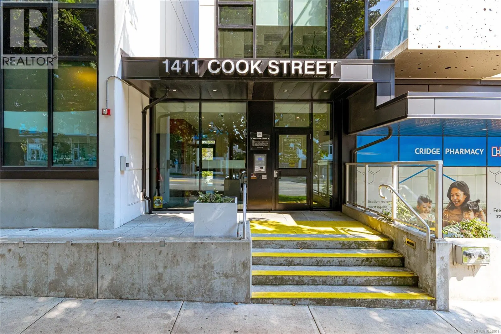 Photo 3 of 39 at S404 – 1411 Cook Street