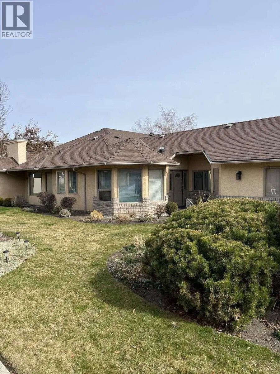 Photo 3 of 33 at #11 – 860 Lanfranco Road