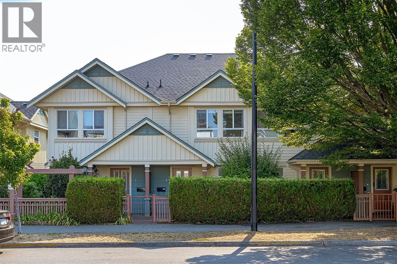 Photo 2 of 43 at #3 – 1019 North Park Street
