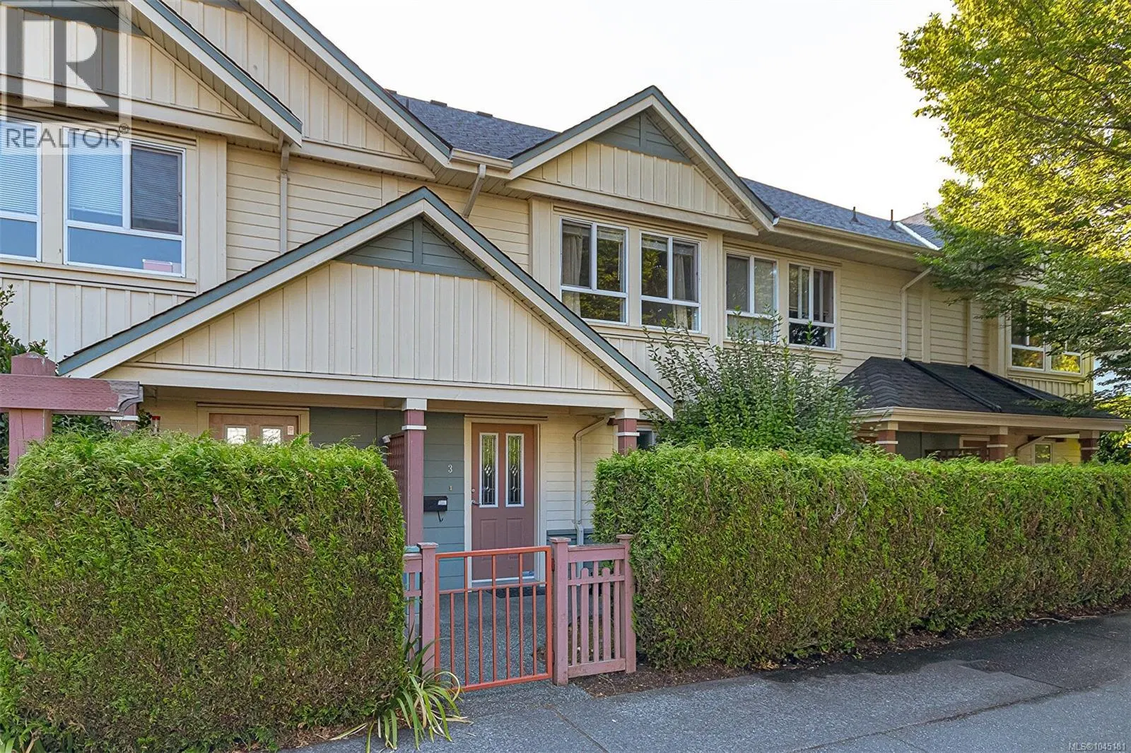 Photo 4 of 43 at #3 – 1019 North Park Street