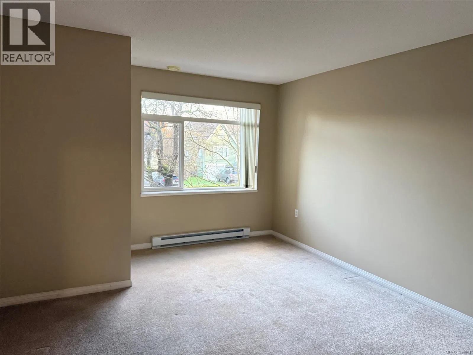 Photo 3 of 15 at #204 – 2045 Carrick Street
