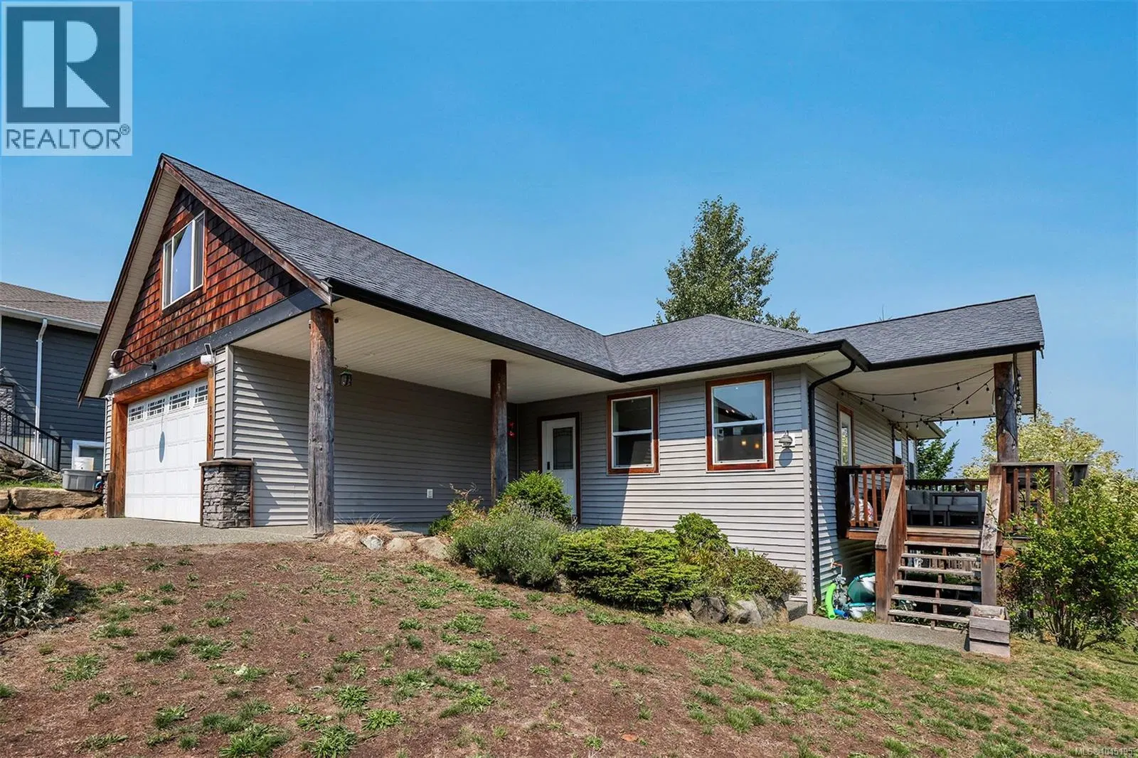 Photo 3 of 47 at 2712 Rydal Avenue