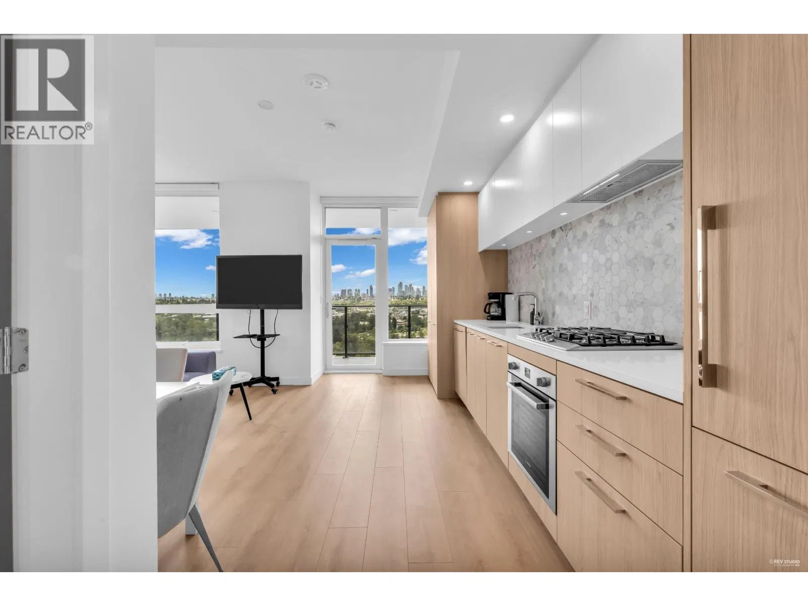 Photo 4 of 32 at #1803 – 2425 ALPHA Avenue