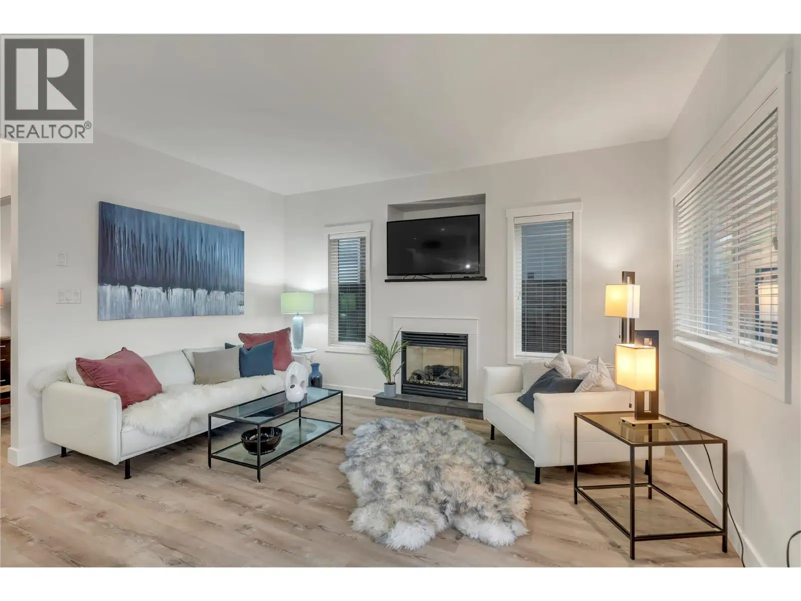 #101 – 442 ALEXANDER Avenue