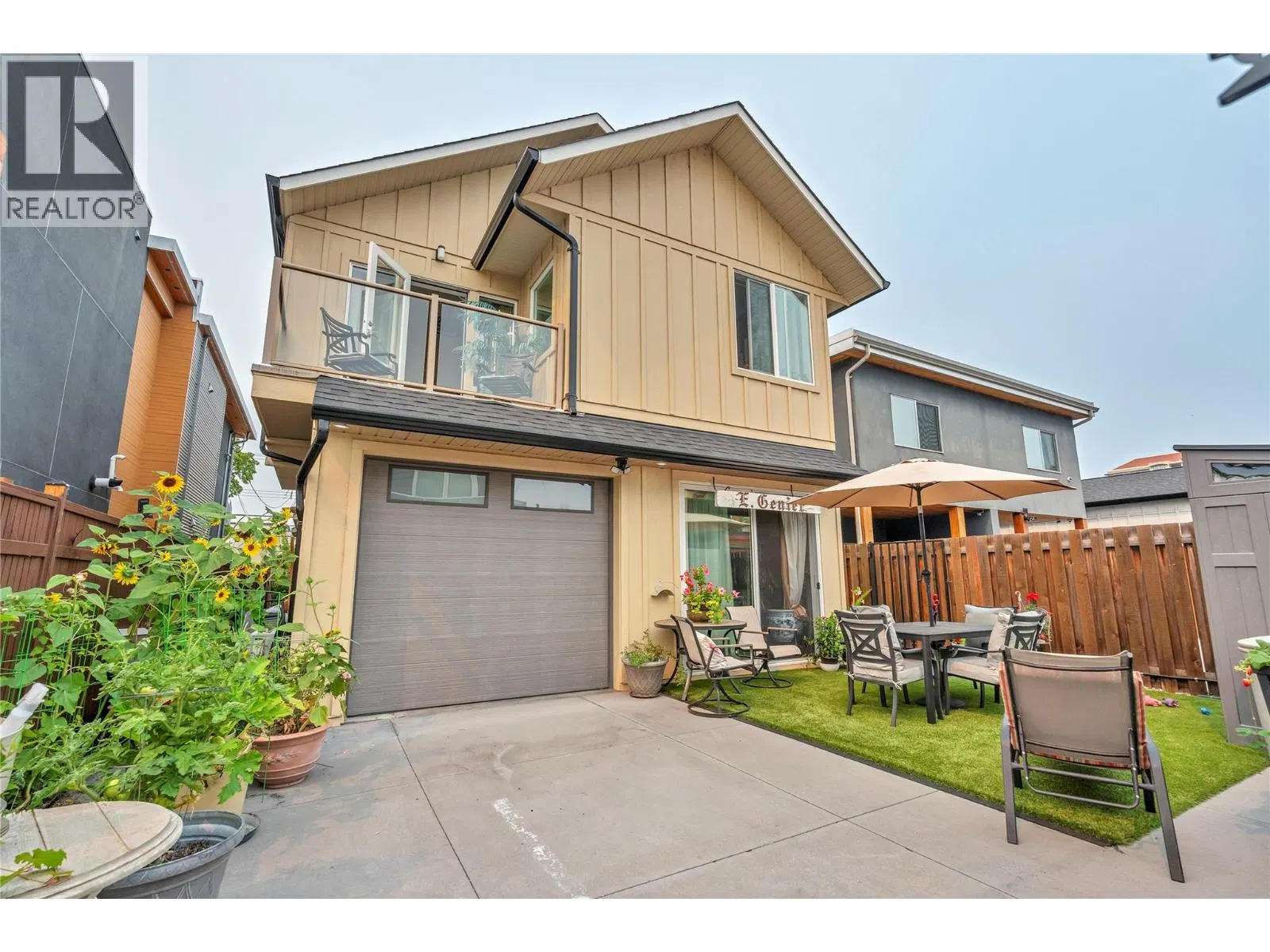 Photo 1 of 35 at #201 – 442 ALEXANDER AVE Avenue