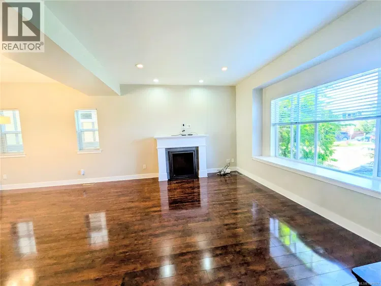 Photo 3 of 14 at 1227 Freshwater Crescent