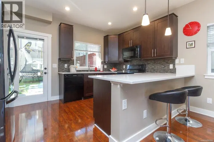 Photo 4 of 14 at 1227 Freshwater Crescent