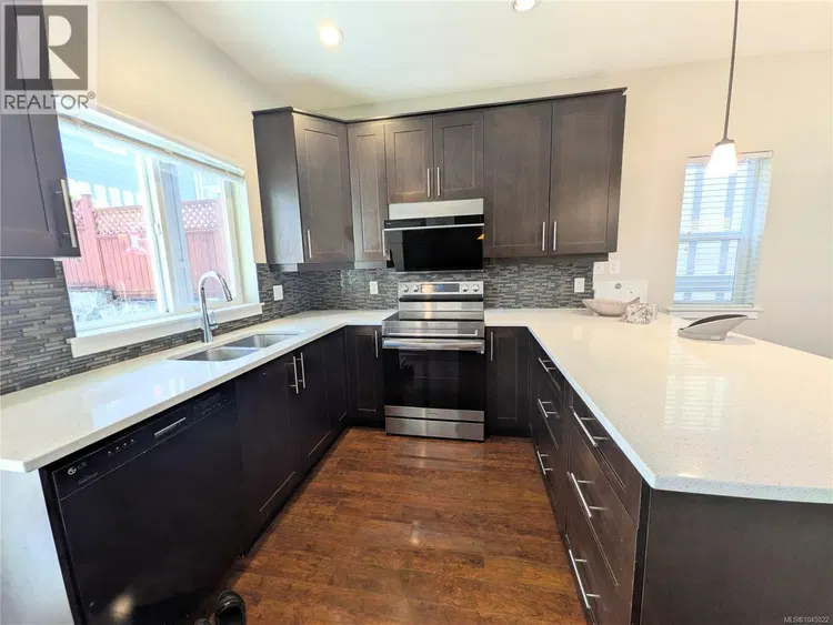 Photo 5 of 14 at 1227 Freshwater Crescent