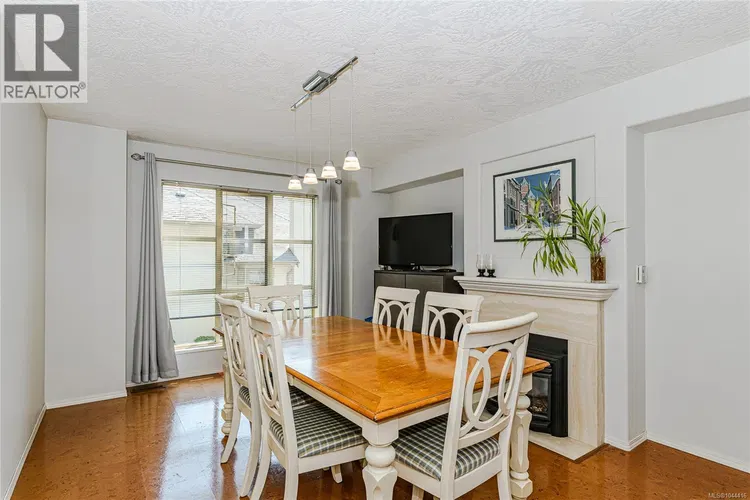 Photo 3 of 30 at #405 – 510 Marsett Place